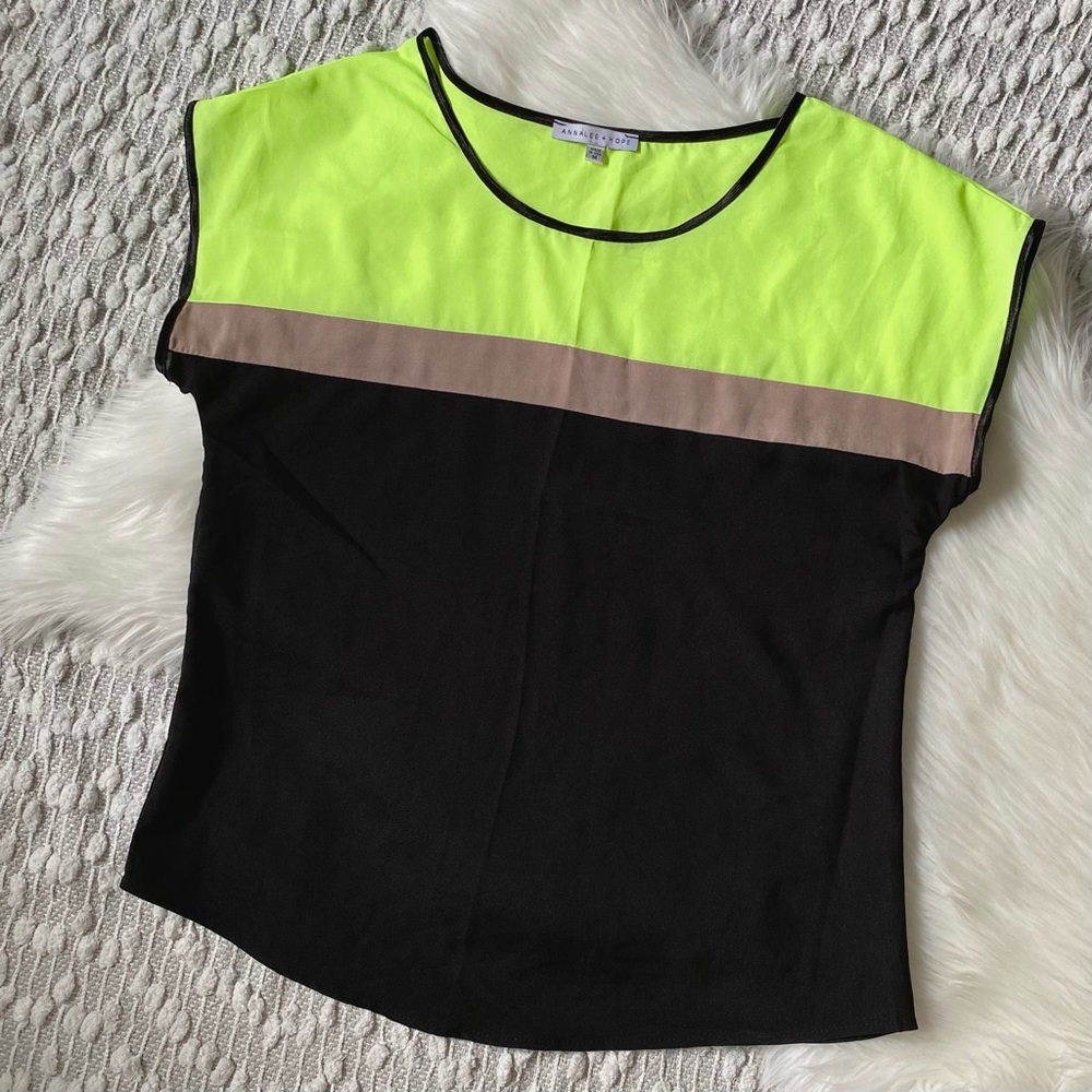 (💛2/$30) Neon yellow & black flowy Top
